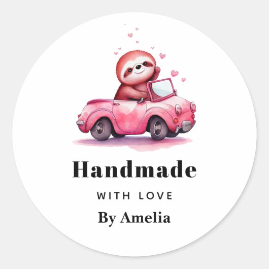 handmade with Love Sloth in a Pink Convertible Runder Aufkleber (Vorderseite)