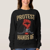 Hands Off Protest Activism Shirt – Bold Freedom (Vorderseite)