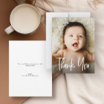 Handschrift Moderne Babydusche nach Kundenwunsch F Dankeskarte<br><div class="desc">Mit unseren personalisierten Baby Shower Dankeschön Cards. Fügen Sie ein wertvolles Foto Ihres Neugeborenen hinzu, danken Sie den Lieben für ihre Unterstützung und duschen Sie Ihr Kind mit Zuneigung. Mit modernen handgeschriebenen Schriften bieten diese Karten eine einzigartige Touch Ihrer Wertschätzung. Erleben Sie das Wesen der Ankunft Ihres Babys und teilen...</div>