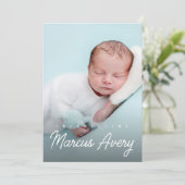 Handschrift Name Vertikales Foto Baby Boy Ankündigung (Stehend Vorderseite)