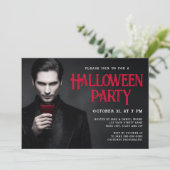 Handsome Vampir trinken Blut Halloween-Party Einladung (Stehend Vorderseite)