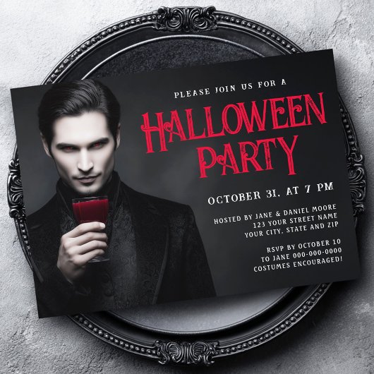 Handsome Vampir trinken Blut Halloween-Party Einladung