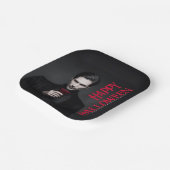 Handsome vampire drinking blood Happy Halloween Pappteller (Gewinkelt)