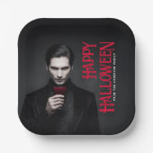 Handsome vampire drinking blood Happy Halloween Pappteller (Vorderseite)