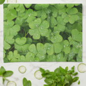 Handtuch aus grünem Kleeblatt (Gefaltet)