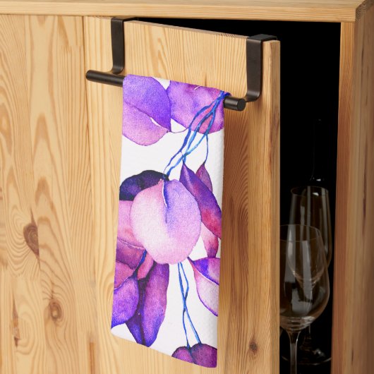 Handtücher mit hübschem Blumenmotiv (Drittel gefaltet)