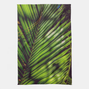 Handtücher von Palmfront, Kiefernnägel und Schatte