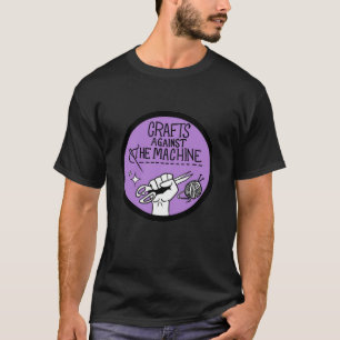 Handwerk gegen die Maschine Lila auf dunklem Hinte T-Shirt