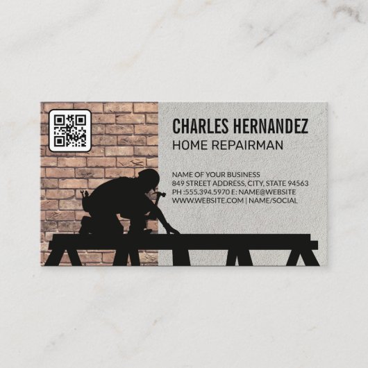 Handwerker, der am Dach arbeitet | Mauer | QR-Code Visitenkarte (Vorderseite)