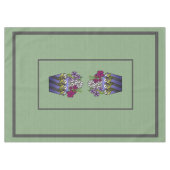 Handwerkerin Lily Vase 60" x 84" Tischdecke (Vorderseite (Horizontal))