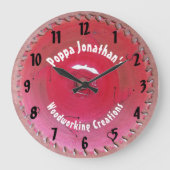 Handyman Woodworking Red Saw Blade Personalisiert Große Wanduhr (Vorderseite)