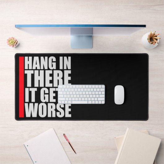 Hang In There It Gets Worse Funny Quote Fun Joke Schreibtischunterlage (Büro 1)