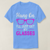 Hang On Ill Just Get My Glasses 1 T-Shirt (Design vorne)