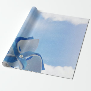 Hängemühle unter bewölktem Skie in Weiß und Blau Geschenkpapier