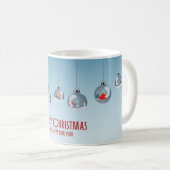 Hängende Christbaumkugeln Frohe Weihnachten Tasse (VorderseiteRechts)