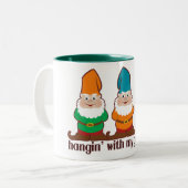 Hangin mit meinem Gnomies Zweifarbige Tasse (Vorderseite Links)