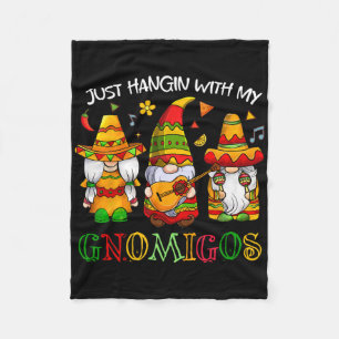 Hangin mit meinen Gnomigos 3 mexikanische Gnomes C Fleecedecke