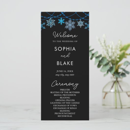 Hanging Blue Snowflakes Black Wedding Programm (Stehend Vorderseite)
