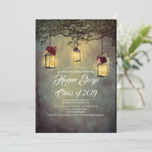 Hanging Lantern Lights Rustic Graduation Party Einladung (Stehend Vorderseite)