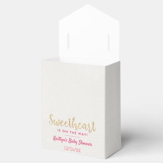 Hanging Love Hearts Little Sweetheart Baby Shower Geschenkschachtel (Geöffnet)