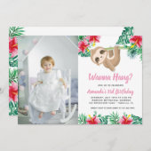 Hanging Sloth Girl Birthday Foto Einladung (Vorne/Hinten)
