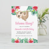 Hanging Sloth Girl zum Geburtstag Einladung (Stehend Vorderseite)