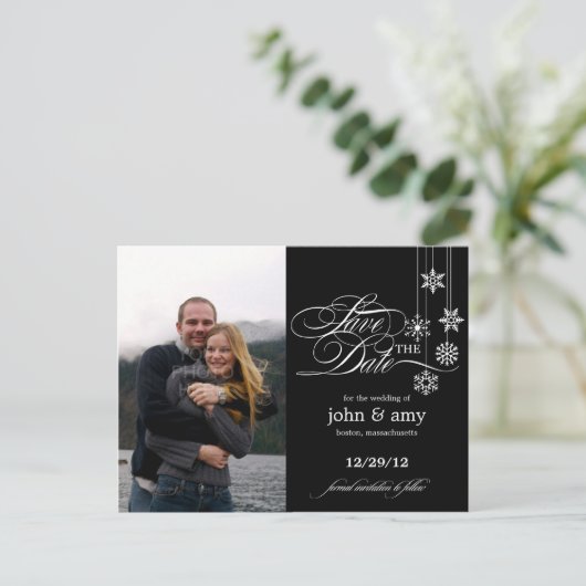 Hanging Snowflakes Foto Save the Date (schwarz) Ankündigungspostkarte (Stehend Vorderseite)