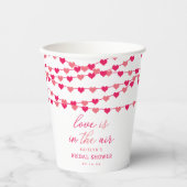 Hanging String Love Hearts Bridal Shower Pappbecher (Vorderseite)