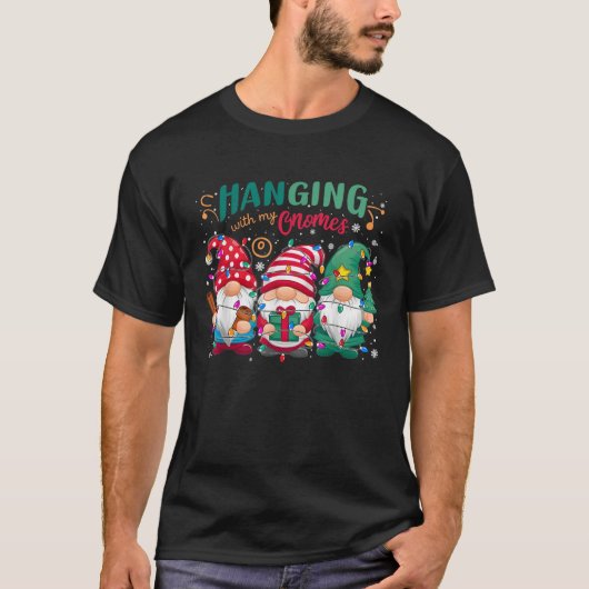 Hanging With My Gnomies Funny Christmas Gnome Frie T-Shirt (Vorderseite)