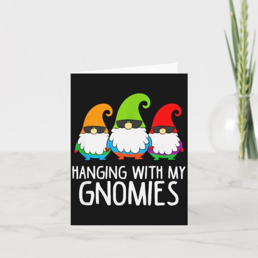 Hanging With My Gnomies Funny Garden Gnome Karte (Vorderseite)