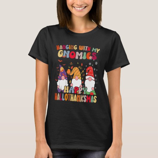 Hanging With My Gnomies Happy Hallothanksmas Gnome T-Shirt (Vorderseite)