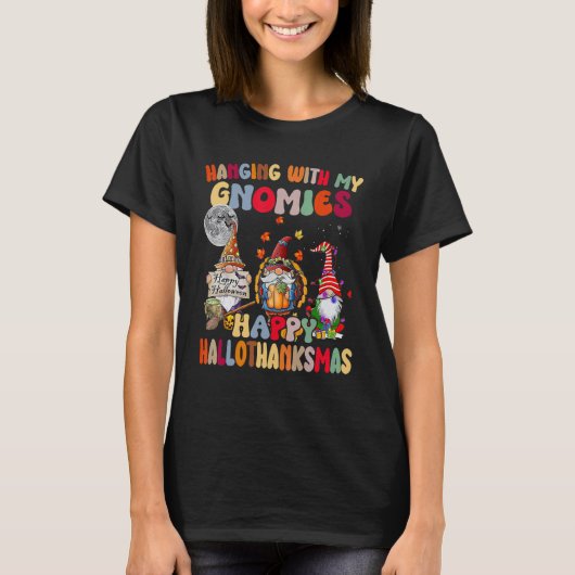 Hanging With My Gnomies Happy Hallothanksmas Gnome T-Shirt (Vorderseite)