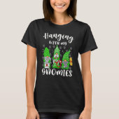 Hanging With My Gnomies Nurse Shamrock Clover Patr T-Shirt (Vorderseite)