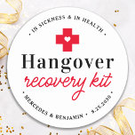 Hangover Erholung Kit Personalisierte Gastgeschenk Runder Aufkleber<br><div class="desc">Hangover Relief Kit ! Diese lustigen Gastgeschenk Hochzeiten-Aufkleber sind perfekt, um Ihre eigenen Kater-Erholung-Kits für Ihre Gäste zu machen, unverzichtbar, wenn Sie eine offene Bar planen. Besuchen Sie unsere Kollektion für Gastgeschenke Hochzeiten, Kater-Favoriten und Hochzeitsfeste. Personalisieren Sie Ihre Daten mit Namen und Datum. COPYRIGHT © 2020 Judy Burrows, Black Dog...</div>