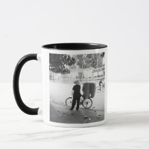 Hanoi Vietnam, Bicyle Delivery Woman (NR) Tasse