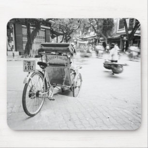 Hanoi Vietnam, Cyclo im alten Hanoi Mousepad