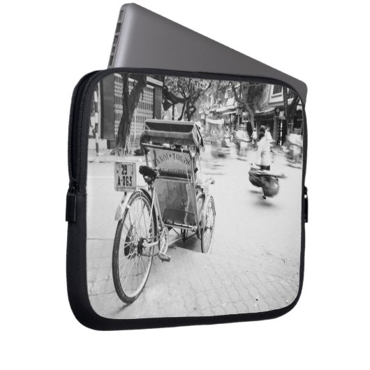 Hanoi Vietnam, Cyclo in Old Hanoi Laptopschutzhülle (Vorne Rechts)