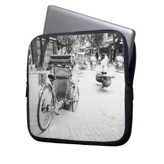 Hanoi Vietnam, Cyclo in Old Hanoi Laptopschutzhülle (Vorderseite Links)