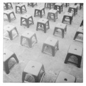 Hanoi Vietnam, Plastikstühle am Tempel Fliese (Vorderseite)