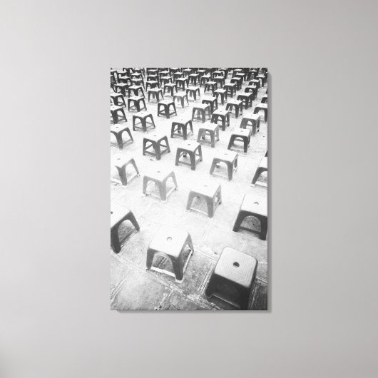 Hanoi Vietnam, Plastikstühle im Tempel der Leinwanddruck (Vorderseite)