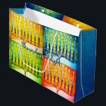 Hanukkah 4 Colorful Menorahs Peace Liebe Light Große Geschenktüte<br><div class="desc">"Frieden, Liebe und Licht." Eine nah-up Foto Abbildung von 4 bunten künstlerischen Menorahs (gelb, blau, grün und rot) helfen Ihnen, den Urlaub in Hanukka zu beginnen. Genießen Sie die Wärme und Freude der Urlaubssaison, wenn Sie diese niedliche und lustige, maßgeschneiderte Geschenktasche verwenden. Funkelnd blaue Imitate Glitzer schmückt die Seiten. Passende...</div>