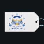 Hanukkah Blue Gold Menorah Dreidel Snowflakes Geschenkanhänger<br><div class="desc">Ein goldenes und helles und dunkelblaues Hanukkah Design. Menorah Kerzen sind in hellblau und dunkelblau gestreift mit goldener Flamme und einem goldenen Stern von David in der unteren Mitte. 2 blaue Dreilinge sind auf beiden Seiten und blaue Schneeflocken sind oben angeordnet. "Happy Hanukkah" ganz unten. Weitere verfügbare Matching-Elemente</div>