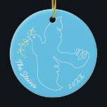 Hanukkah "Chanukah Dove" Circle Ornament<br><div class="desc">Hanukkah "ChanukahDove" Circle Ornament. (2 Seiten) Personalisieren Sie, indem Sie Text auf der Vorder- und Rückseite des Ornaments löschen. Dann geben Sie Ihre eigenen Schriftart mit der gewünschten Farbe, Größe und Stil ein. Danke, dass ihr angehalten und vorbeigekommen seid! Viel geschätzt! Happy Chanukah/Hanukkah! Halte einmalige Familien-Erinnerungen auf diesem gestaltbaren Keramik-Ornament...</div>