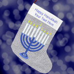 Hanukkah Dark Blue Menorah Silver Chrismukkah Großer Weihnachtsstrumpf<br><div class="desc">Blau, silber und weiß Strumpf mit einer marineblauen Menorah mit weißen Kerzen und einem Star Of David Symbol auf der Basis. Dieses Design ist für viele weitere Artikel in meinem Shop erhältlich, von der Wohngestaltung bis zum Party. Nur weil du Chanukkah feierst, ist es nicht gemein, dass du keinen Strumpf...</div>