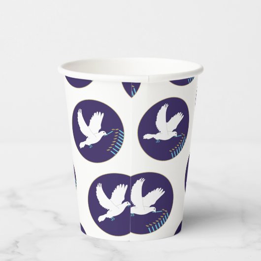 Hanukkah Dove Menorah Design 8 oz. Pappbecher (Rechts)