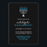 Hanukkah-Feier mit Silver Menorah auf Schwarz Einladung<br><div class="desc">Wenn Sie einen stilvollen,  auffälligen Weg suchen,  um Ihre Gäste in Ihr Hanukka Party einzuladen,  dann ist es das! Ein elegantes Design mit einer silbernen Menorah mit blauen Kerzen und einem dunkelschwarzen Hintergrund. Der Text ist silber und türkis.</div>