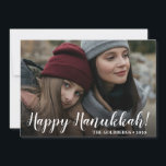 Hanukkah Foto Holiday Card Feiertagskarte<br><div class="desc">Diese hübsche Fotokarte mit dem Aufdruck "Happy Hanukkah!" im Script-Schriftart auf der Vorderseite und Ihrem Familiennamen mit dem Jahr ist ideal für den Versand an Freunde und Familie. Um zu sehen, wie Ihre Karten aussehen werden, wählen Sie einfach diese Vorlage personalisieren, ein beliebtes Foto hochladen und Ihren Namen eingeben. Es...</div>