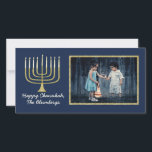 Hanukkah Foto-Karte "Elegant Menorah Blue" Feiertagskarte<br><div class="desc">Happy Holiday, Hanukkah/Chanukah Fotokarte, "Elegant Menorah Blue" Glossy, Fotokarte mit weißem Umschlag. Personalisieren Sie das Foto und die Formulierung "Happy Hanukkah, The Blumbergs" Anpassen Sie die Formulierung, indem Sie Ihren bevorzugten Schriftart Stil, Farbe und Größe wählen. Anpassen, ändern und neu definieren, um es anzupassen. Danke, dass du angehalten und eingekauft...</div>