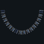 Hanukkah Frack Banner Navy Gold Dreidels<br><div class="desc">Hanukkah Frack Banner, "Navy Gold Dreidels" Design, Frack geformt, Bunt Banner. Dieses Hanukkah, Frack Banner besteht aus 16 anpassbaren Frack-Fahnen geformt. Personalisieren Sie den Text, indem Sie Farbe, Größe, Stil und Wortlaut Ihres bevorzugten Schriftartes auswählen. Danke fürs Einkaufen und vorbei kommen. Happy Chanukah/Hanukkah! Stil: Party Bunting Banner Life ist ein...</div>