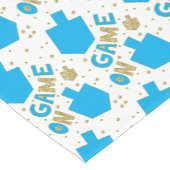 Hanukkah "Game On Dreidels" Großer Tischläufer (Ecke)